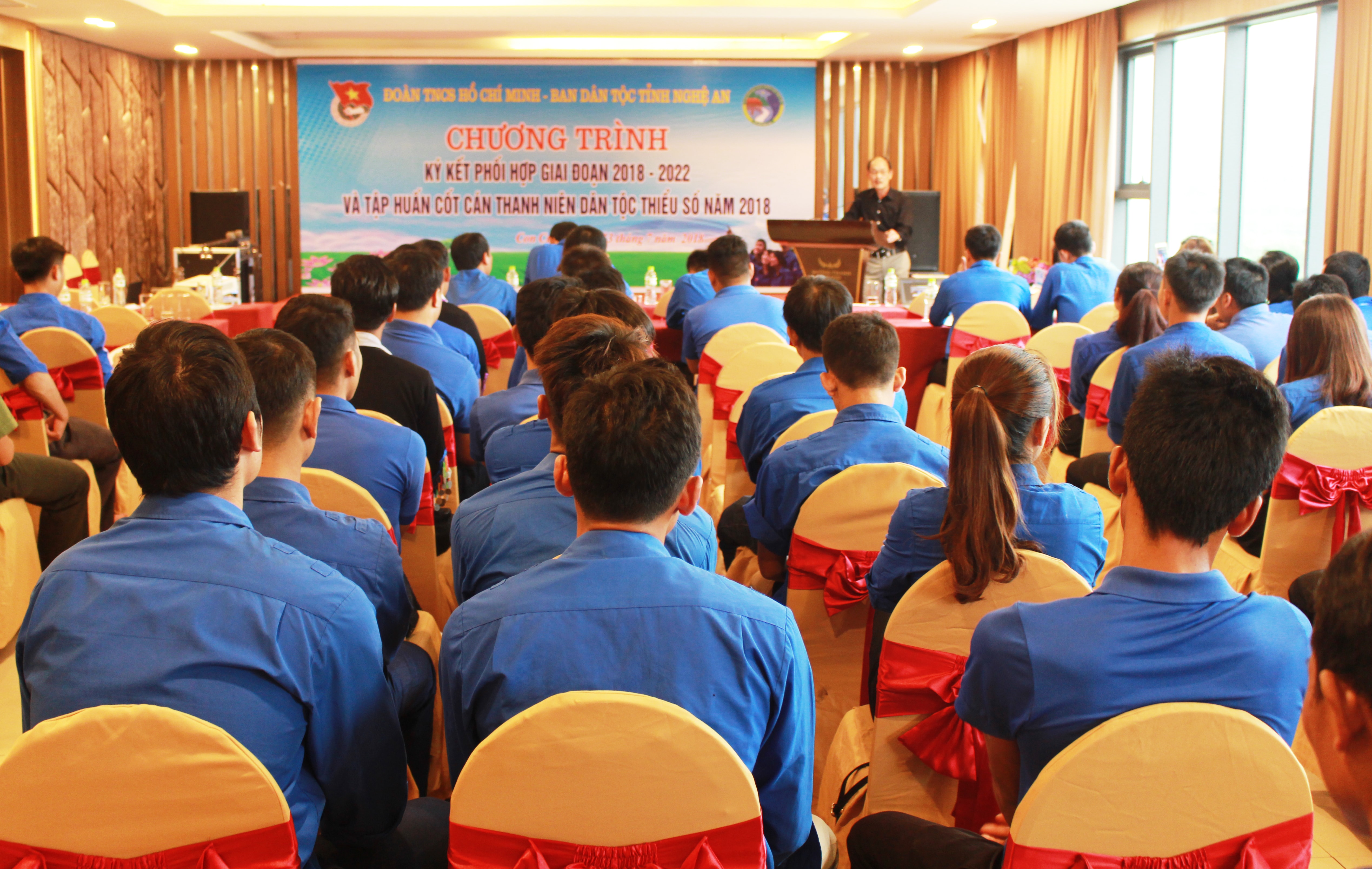 Chương trình Tập huấn côt cán thanh niên dân tộc thiểu số năm 2018 cho hơn 100 cán bộ Đoàn – Hội chủ chốt huyện Con Cuông. Ảnh:  Phương Thúy