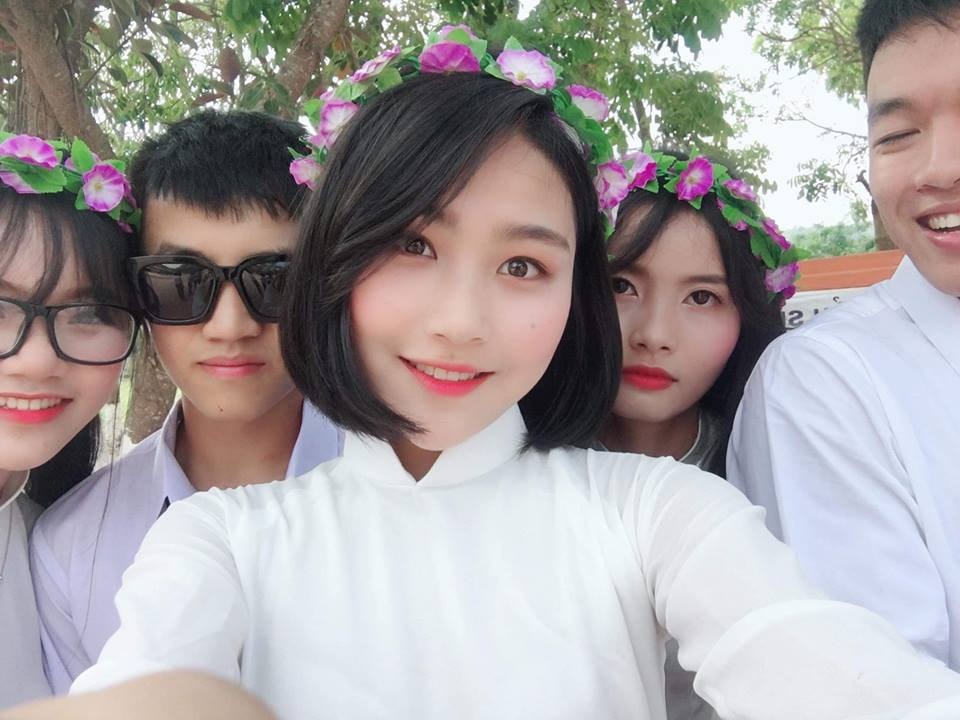 Mỹ Quyên với những kỷ niệm đáng nhớ cùng bạn bè. Ảnh: NVCC