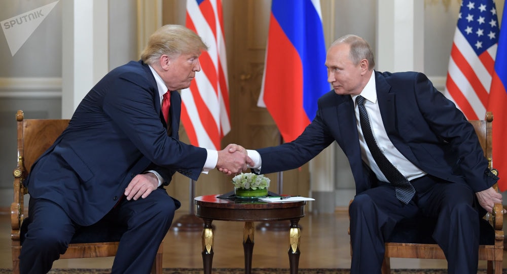 Tổng thống Mỹ Donald Trump và người đồng cấp Nga Putin gặp nhau tại Phần Lan ngày 16/7. Ảnh: Sputnik