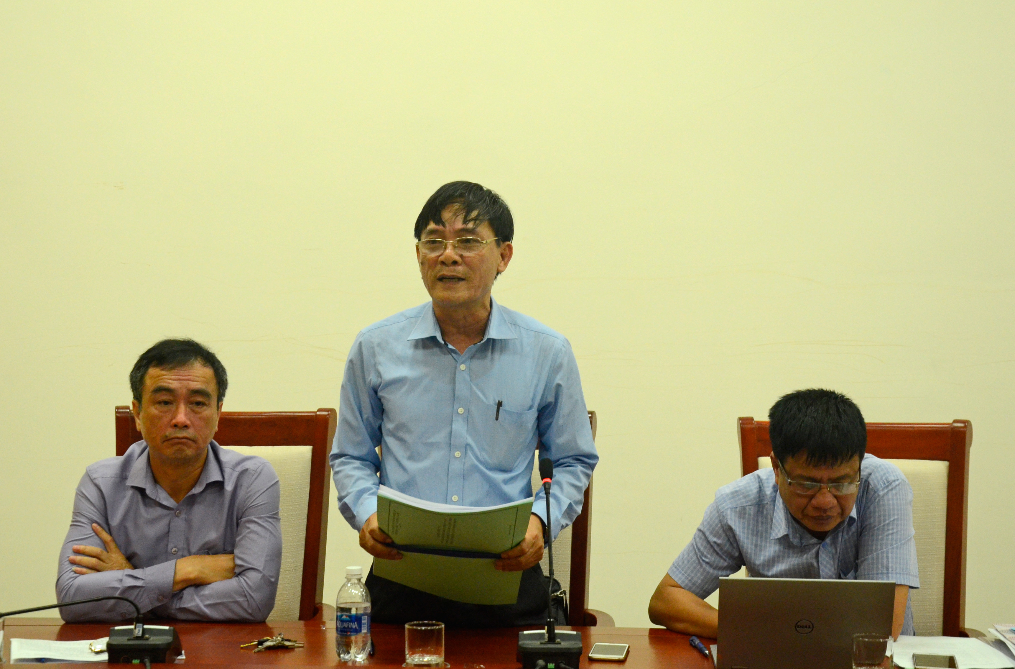 Đồng chí Trần Quốc Thành - Giám đốc Sở KH&CN thông qua danh mục đề tài, dự án KH&CN đưa vào thực hiện đợt 2 năm 2018, đợt 1 năm 2019. Ảnh Thanh Lê