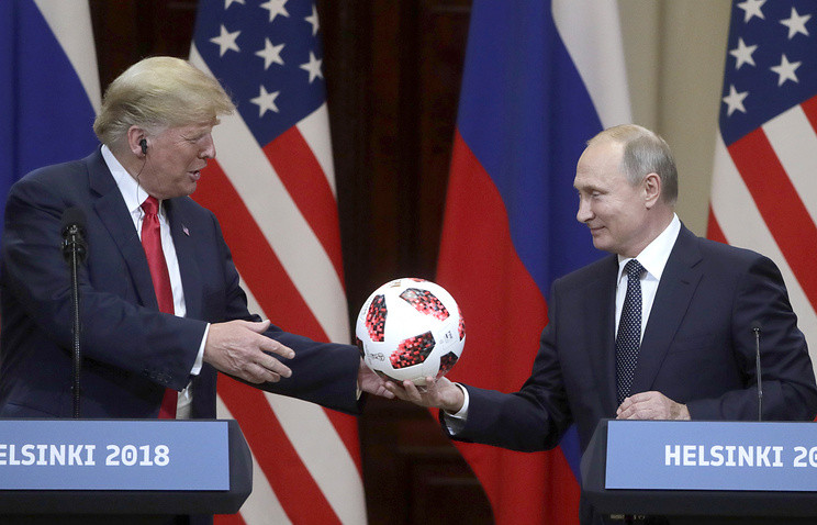 Trump va Putin tang qua gi cho nhau tai cuoc gap thuong dinh?-hinh-anh-2