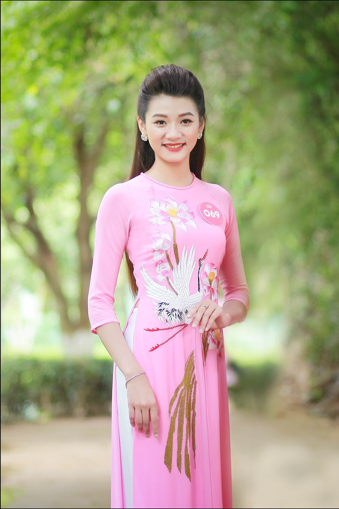 Đinh Phương Mỹ Duyên sinh năm 1996 tại Hà Tĩnh, hiện đang sinh sống tại Phường Trường Thi, TP.Vinh, tỉnh Nghệ An. Hiện đang là sinh viên năm thứ 3 trường Đại học Kinh tế Nghệ An.