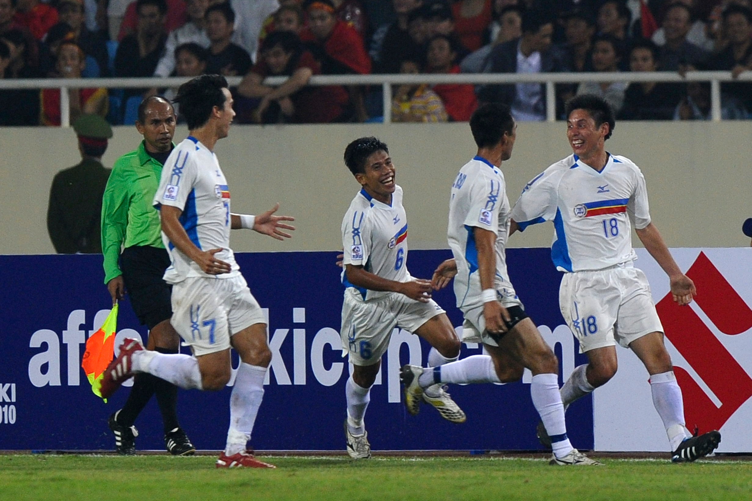 Tiền vệ này là người ghi bàn vào lưới Singapore trong trận bán kết AFF Cup 2010.