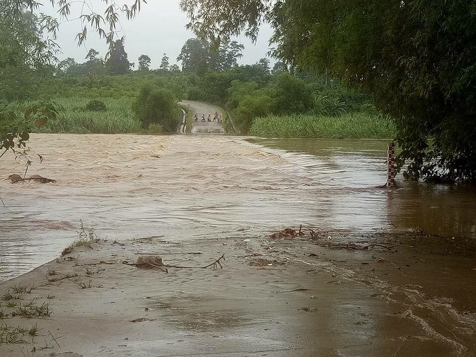 Xã Nghĩa Hưng bị cô lập vì ngập lũ. Ảnh: Minh Thái