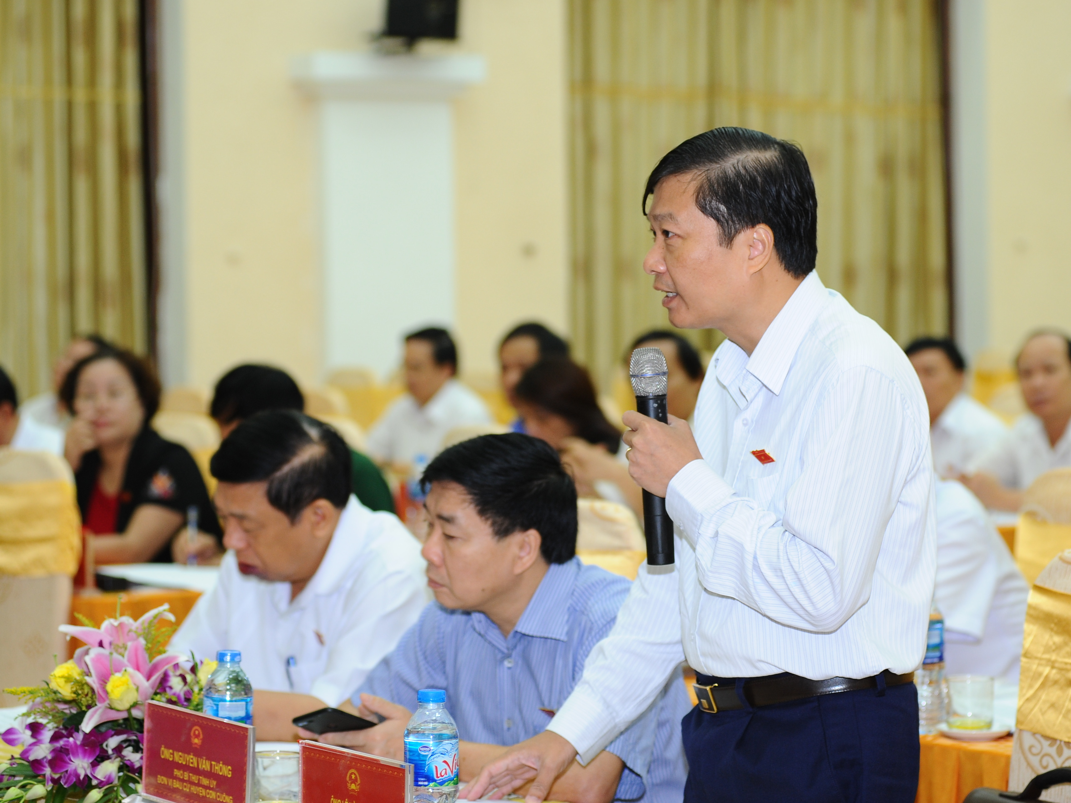 Đại biểu Lê Hồng Vinh (Anh Sơn) thảo luận vào dư thảo Nghị quyết