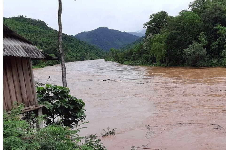 Trong ngày hôm nay nước sông Nậm Nơn tiếp tục dâng cao gây ngập úng. Ảnh: Đào Thọ