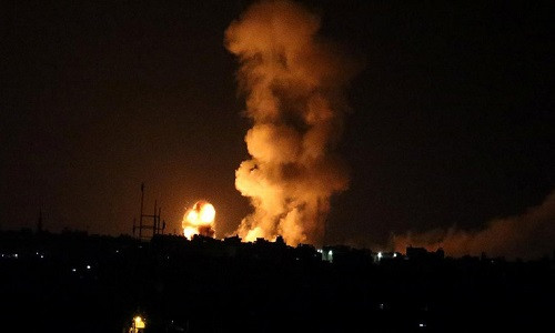 Một vụ nổ ở Gaza sau đợt tấn công của Israel ngày 20/7. Ảnh: Reuters.