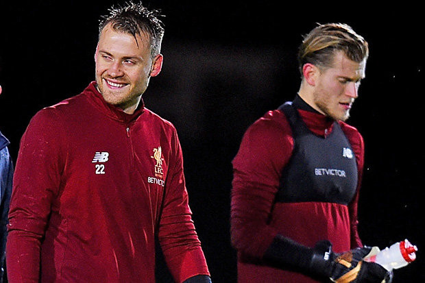 Mignolet và Karius thường xuyên mắc sai lầm. Ảnh: Internet