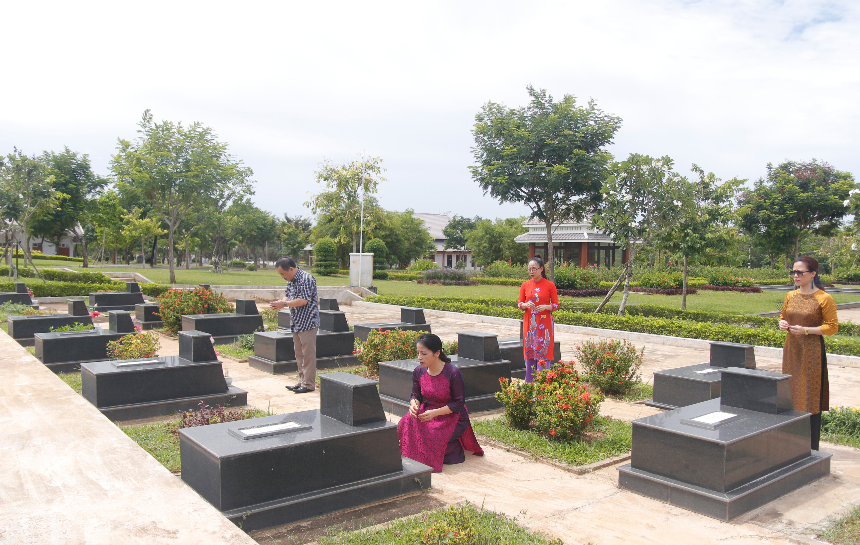  Nghĩa trang liệt sỹ tỉnh Quảng Nam có 5.620 mộ liệt sĩ, trong đó 1600 mộ không có tên, 125 Bà mẹ VNAH và 37 lão thành cách mạng. Ảnh: Phương Anh