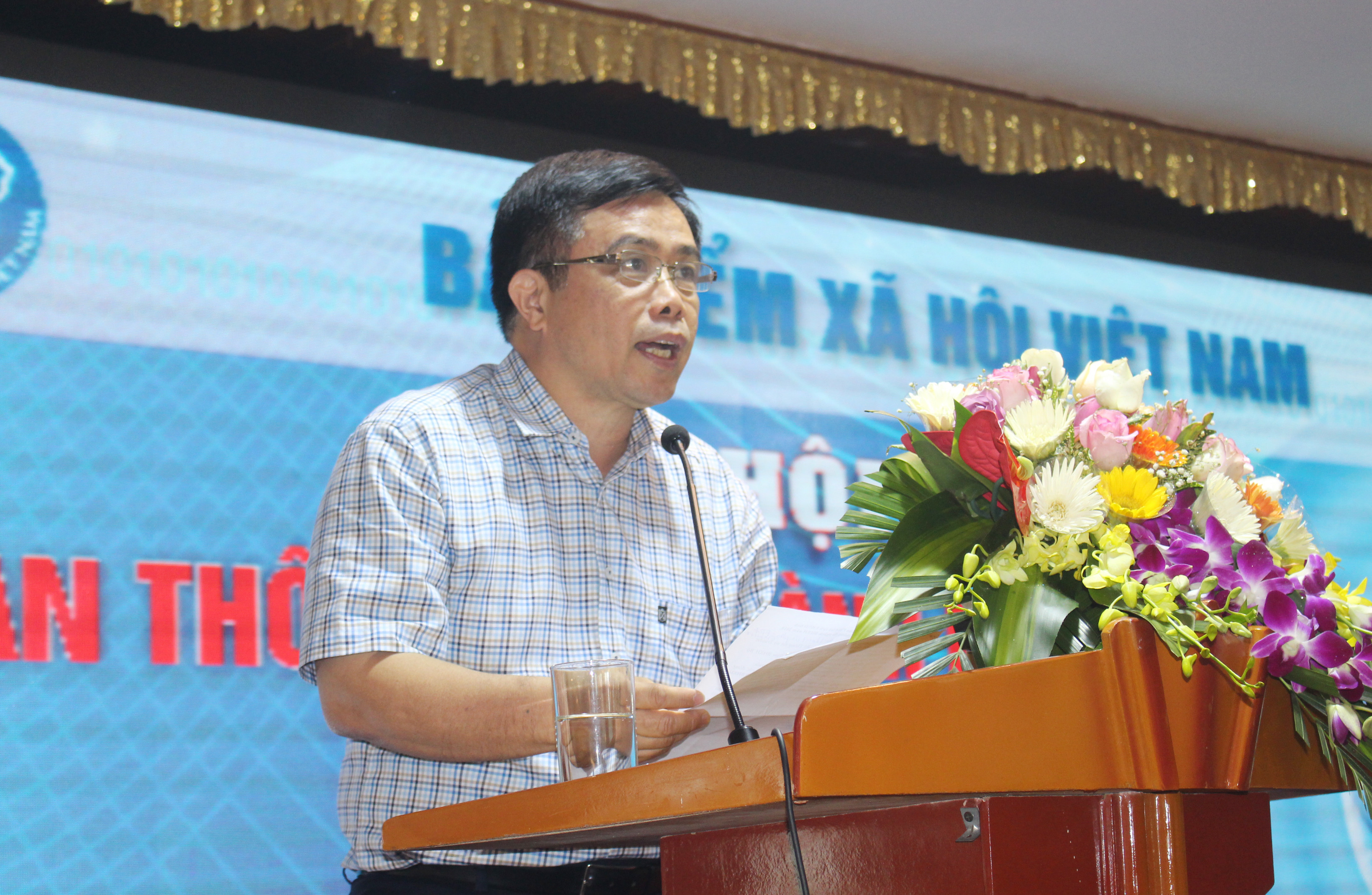Phó Chủ tịch UBND tỉnh Huỳnh Thanh Điền phát biểu tại hội nghị. Ảnh: Phước Anh