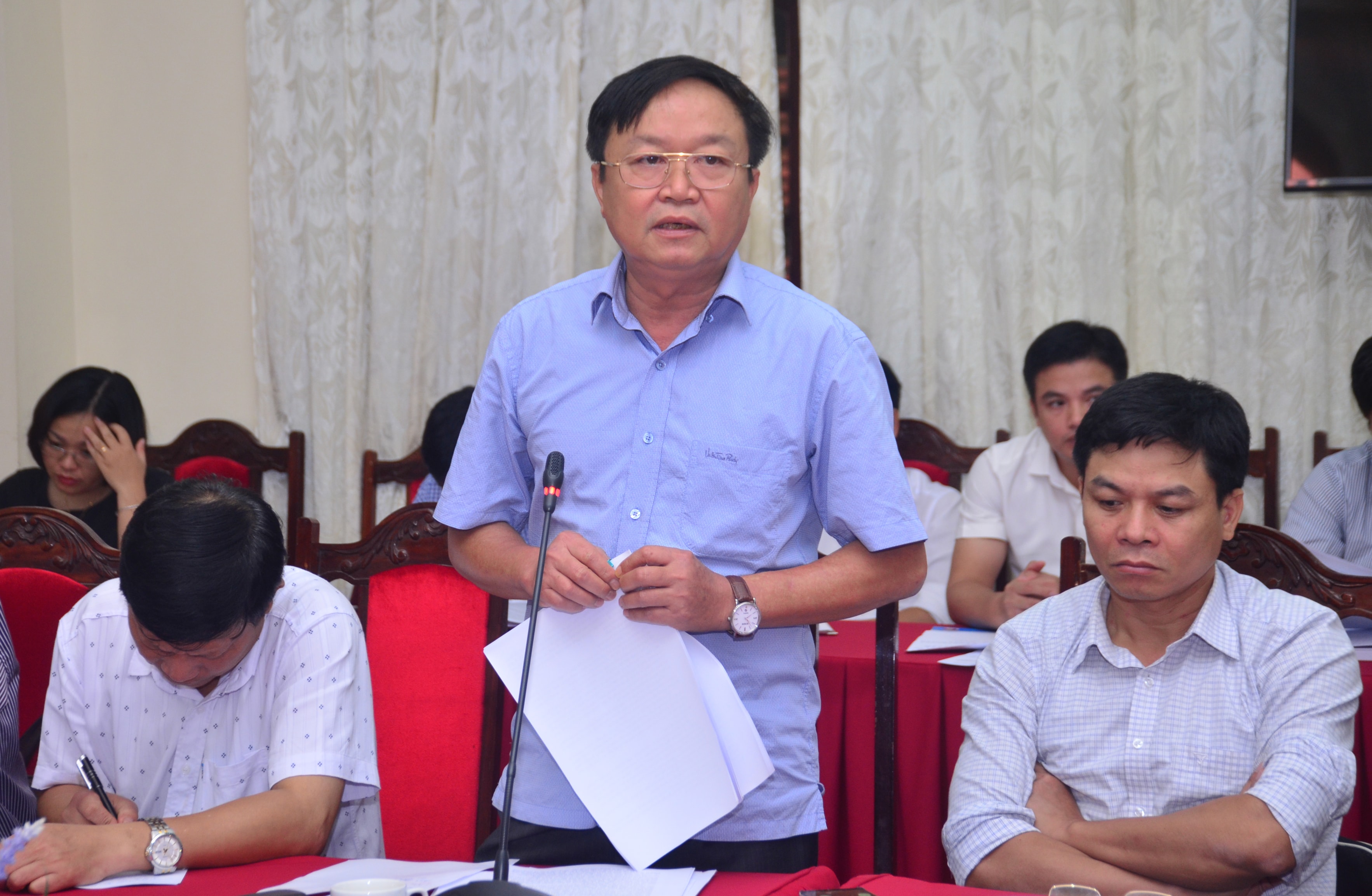 Bí thư Đảng ủy Khối Doanh nghiệp tỉnh phát biểu tại cuộc thảo luận. Ảnh: Thành Duy