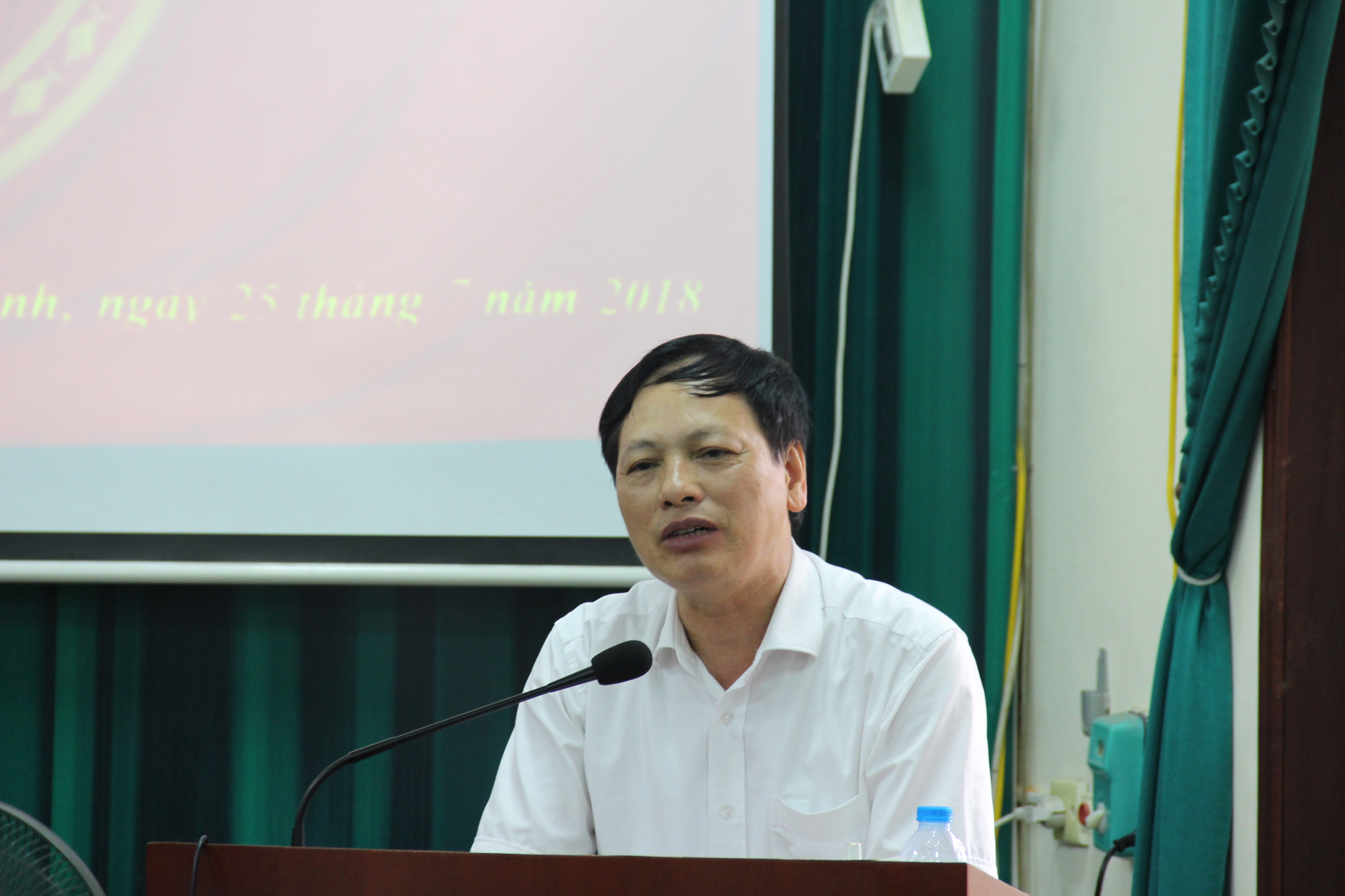 Đồng chí Nguyễn Mạnh Khôi - Phó trưởng ban Thường trực Ban Dân vận Tỉnh ủy chia sẻ những kinh nghiệm trong thực hiện Đề án 01-ĐA/TU. Ảnh: Hoài Thu