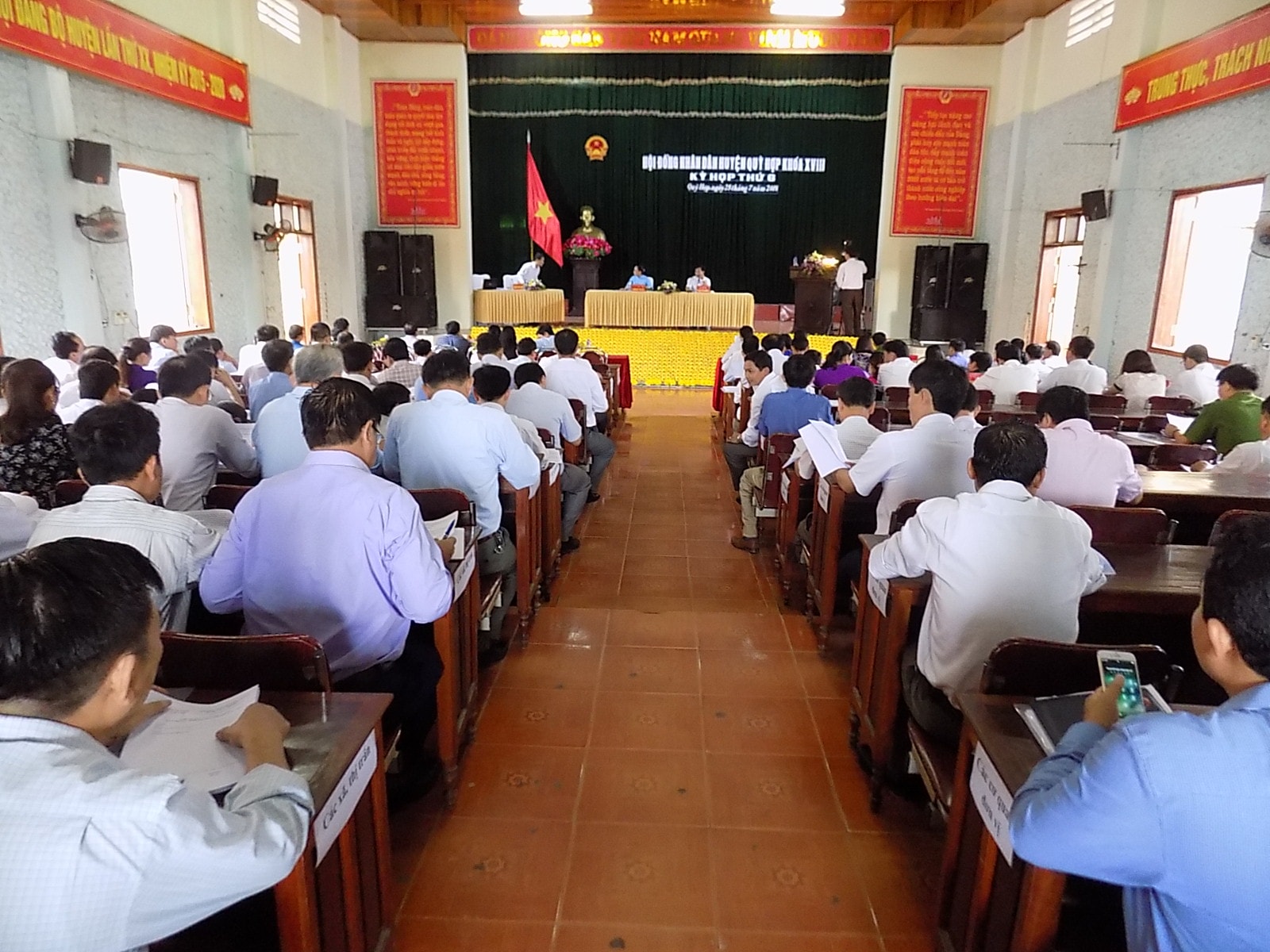 Toàn cảnh kỳ họp HĐND huyện Quỳ Hợp. Ảnh: Thu Hường