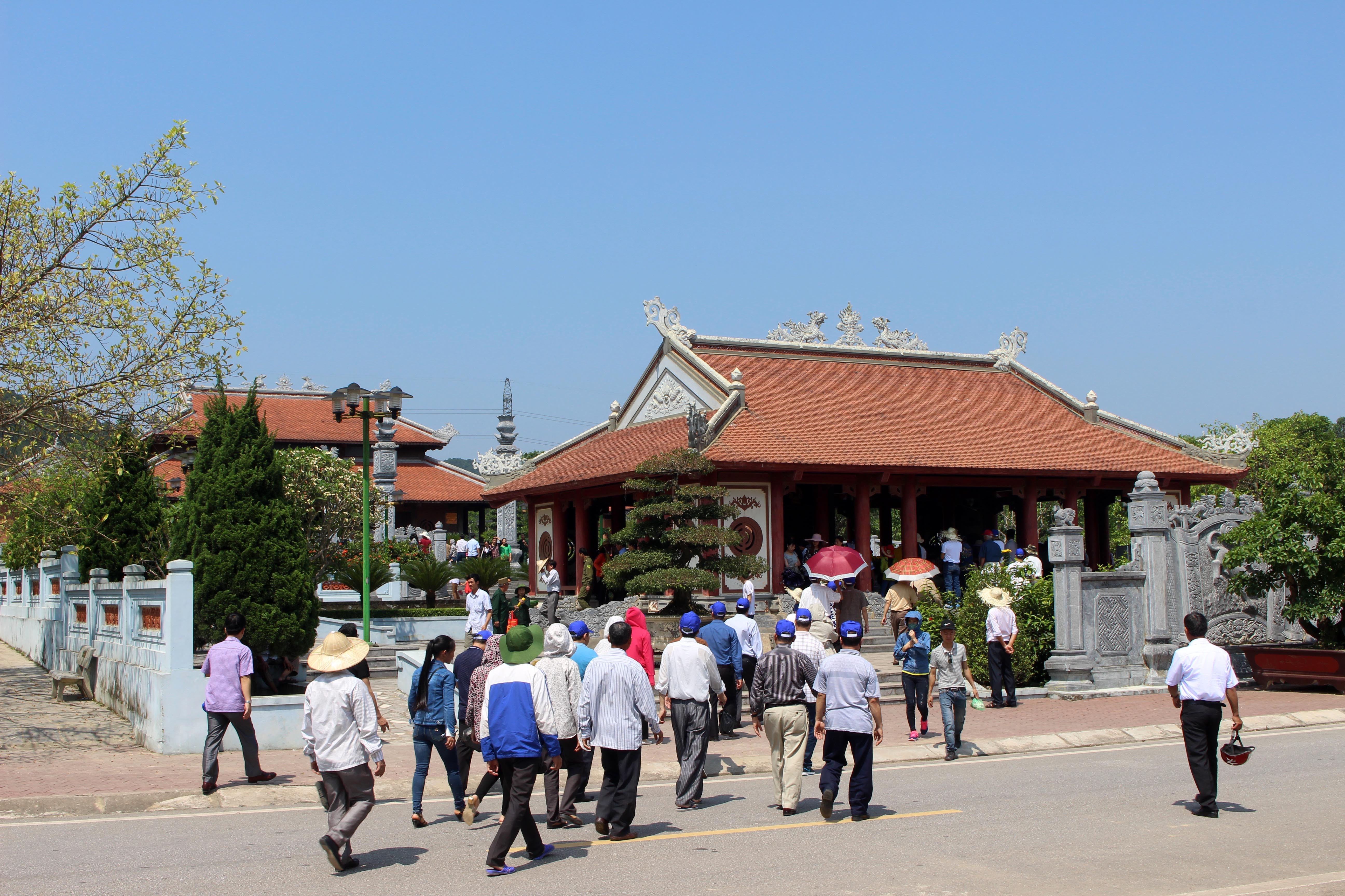 Tháng 7 gợi nhắc mỗi người những cảm xúc thiêng liêng, để ta nhớ về những năm tháng đau thương mà anh dũng. Biết bao thế hệ cha anh đã ngã xuống trong sự nghiệp dựng nước và giữ nước của dân tộc.