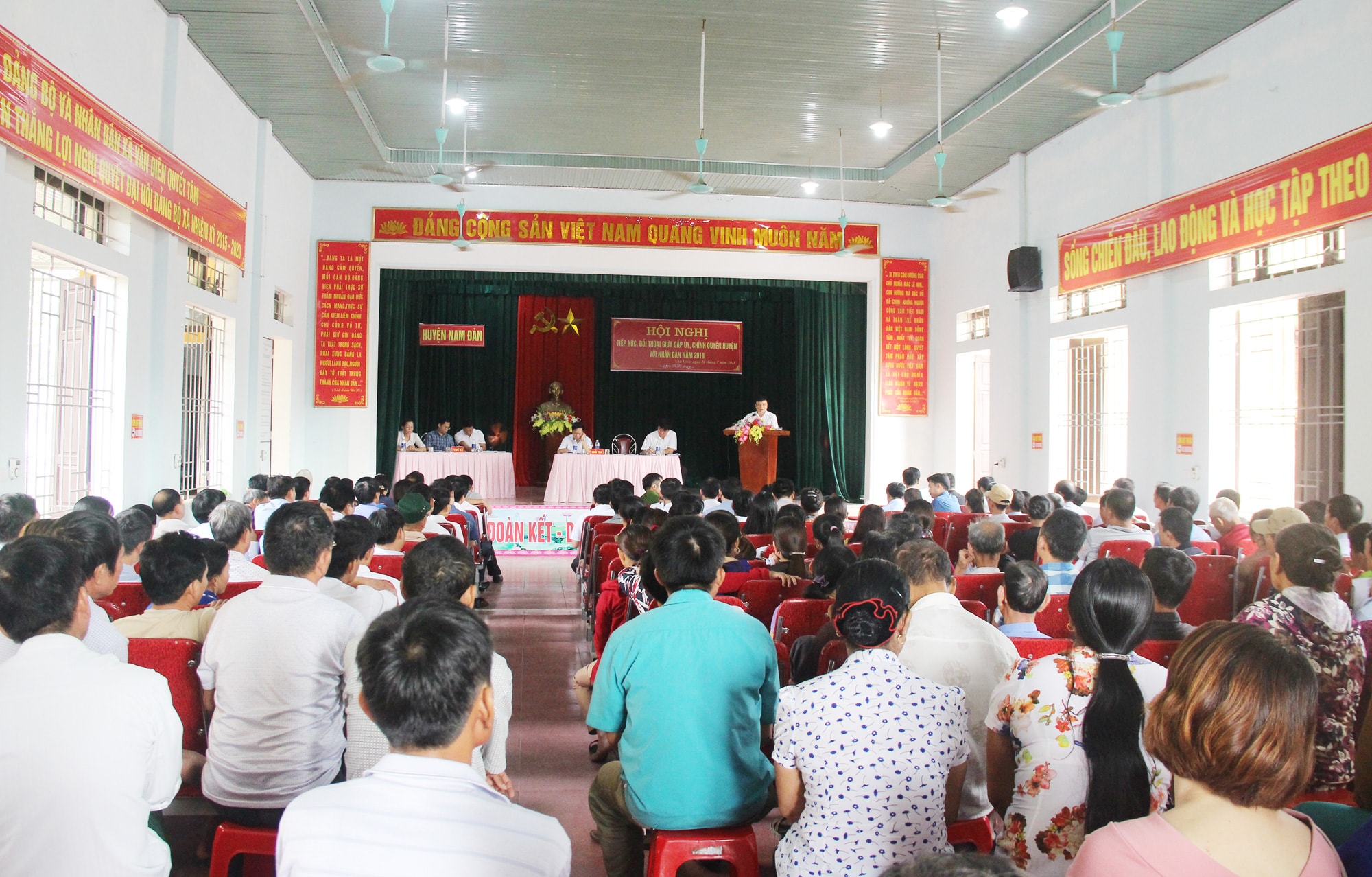 Quang cảnh cuộc đối thoại. Ảnh: Mai Hoa