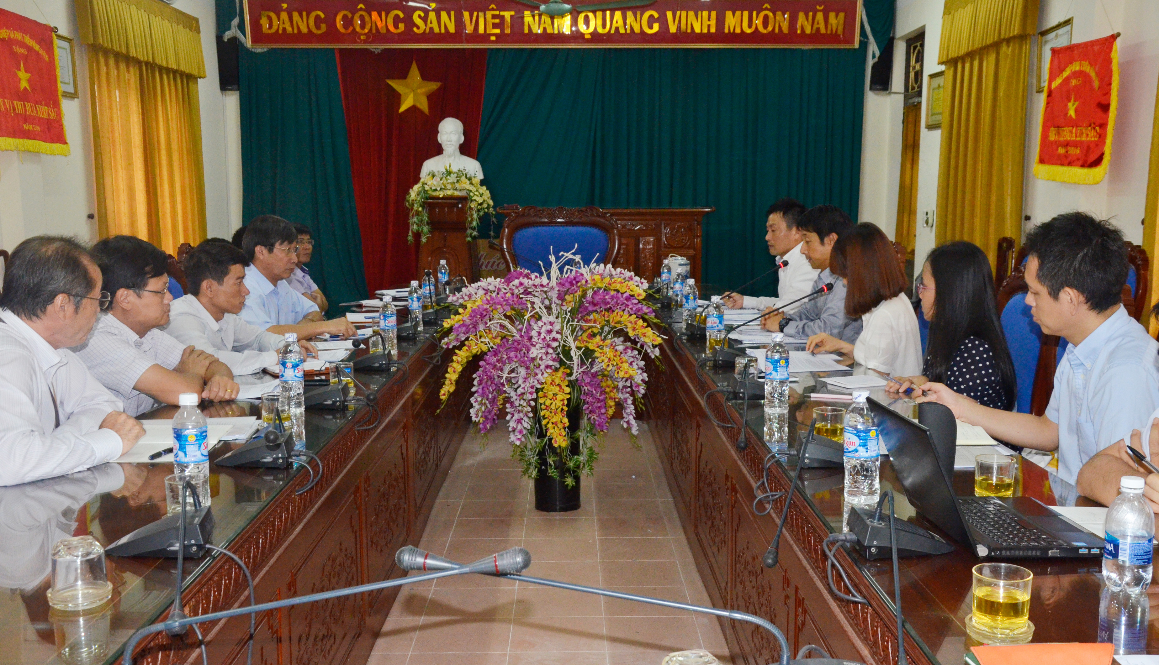 Quang cảnh buổi làm việc. Ảnh Thanh Lê