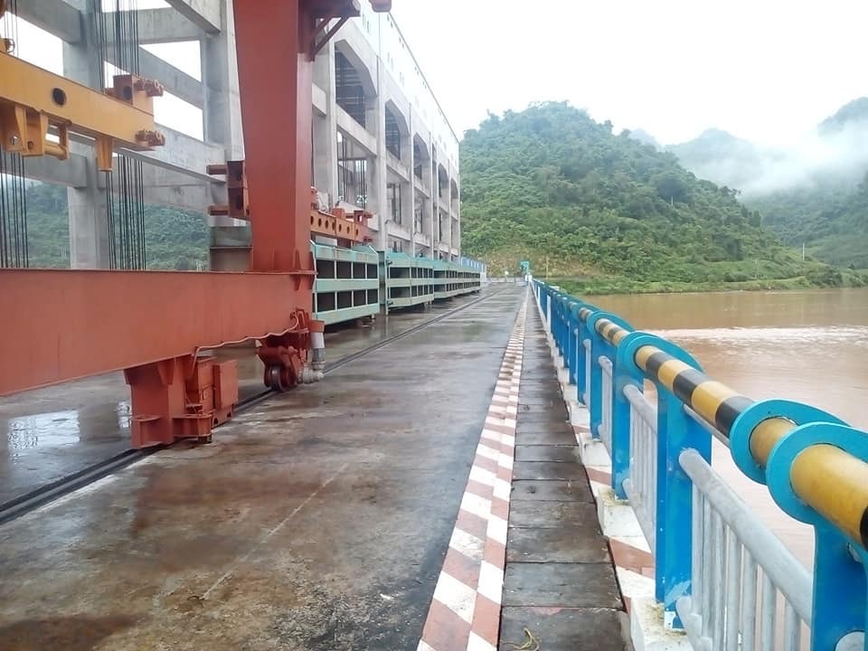 Mức nước hồ chứa của nhà máy thủy điện Nậm-u2 vẫn đang ở mức cho phép. Ảnh: Lang Quốc Khánh