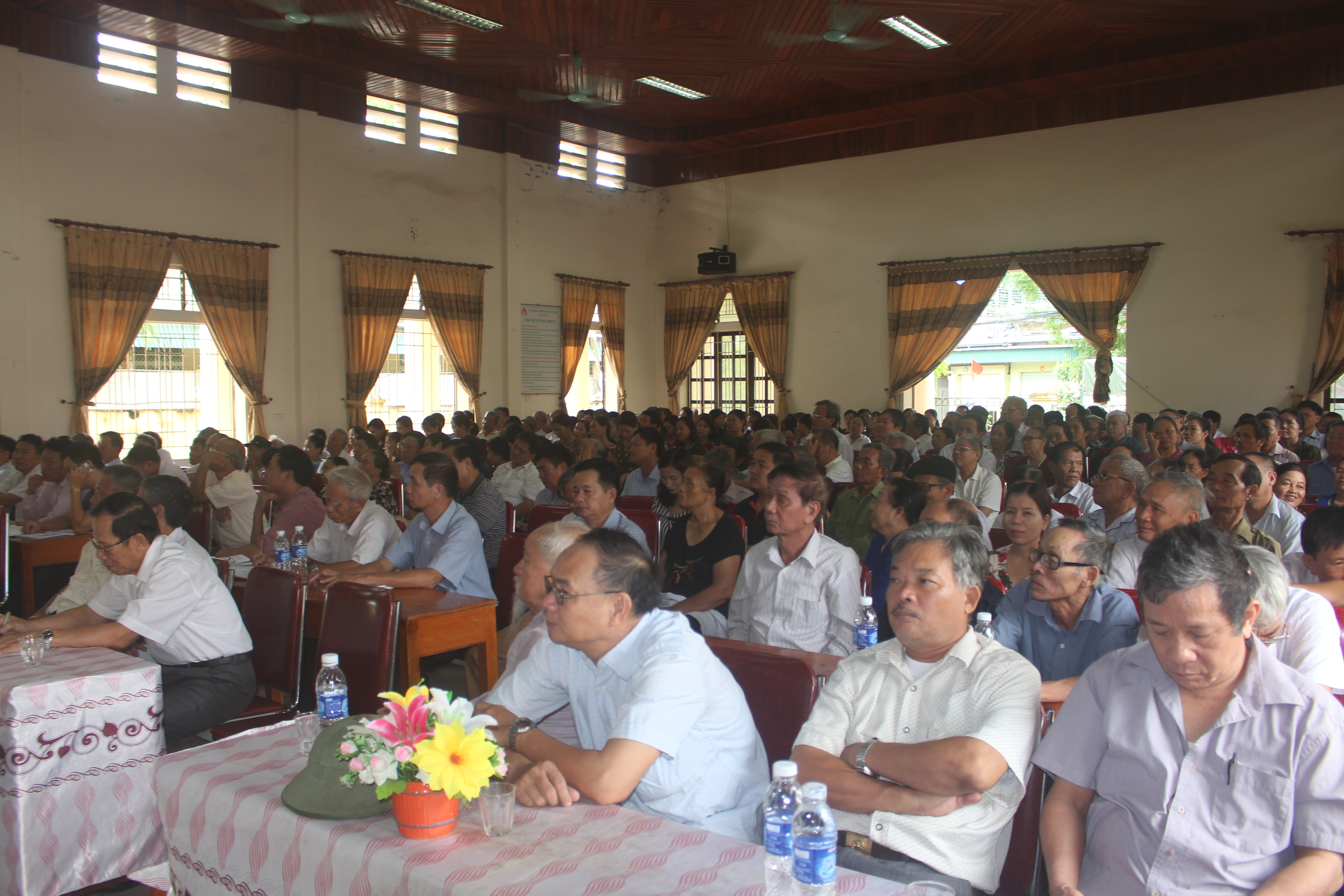 Gần 500 đại biểu thuộc Đảng bộ Thị trấn Cầu Giát tham gia quán triệt Nghị quyết Trung ương 7