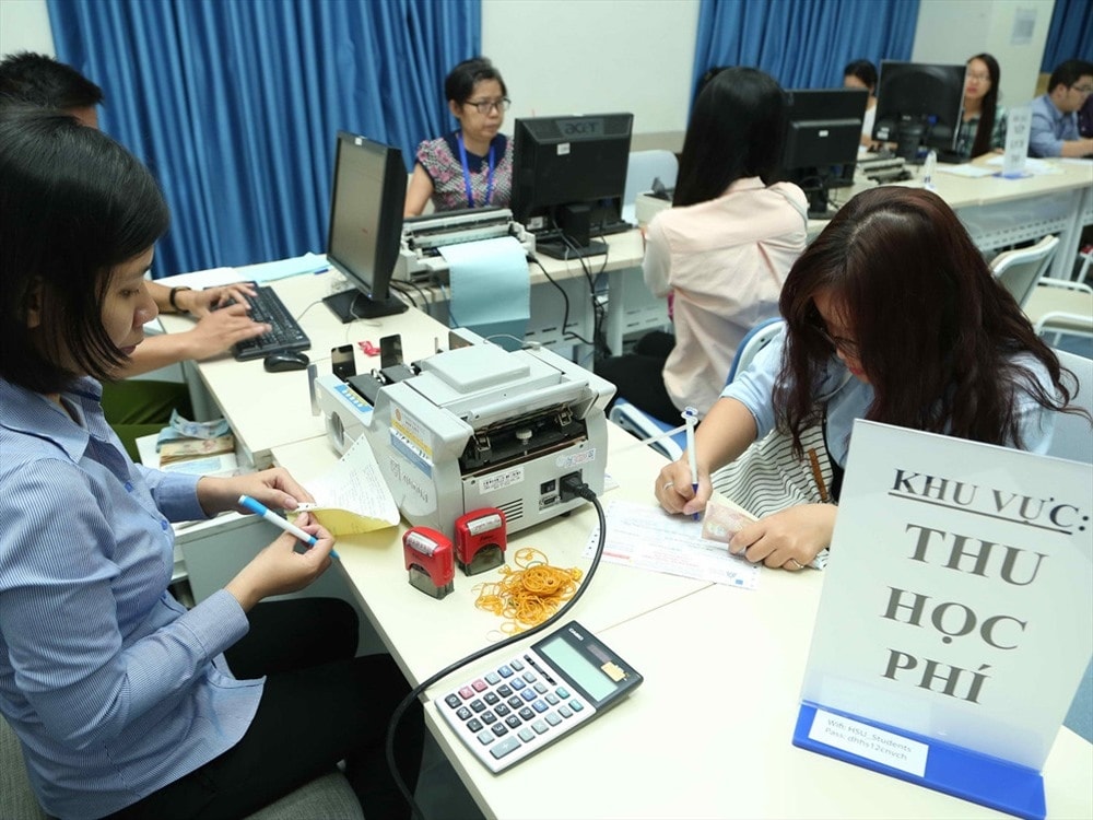 Thu học phí-Hình minh họa.