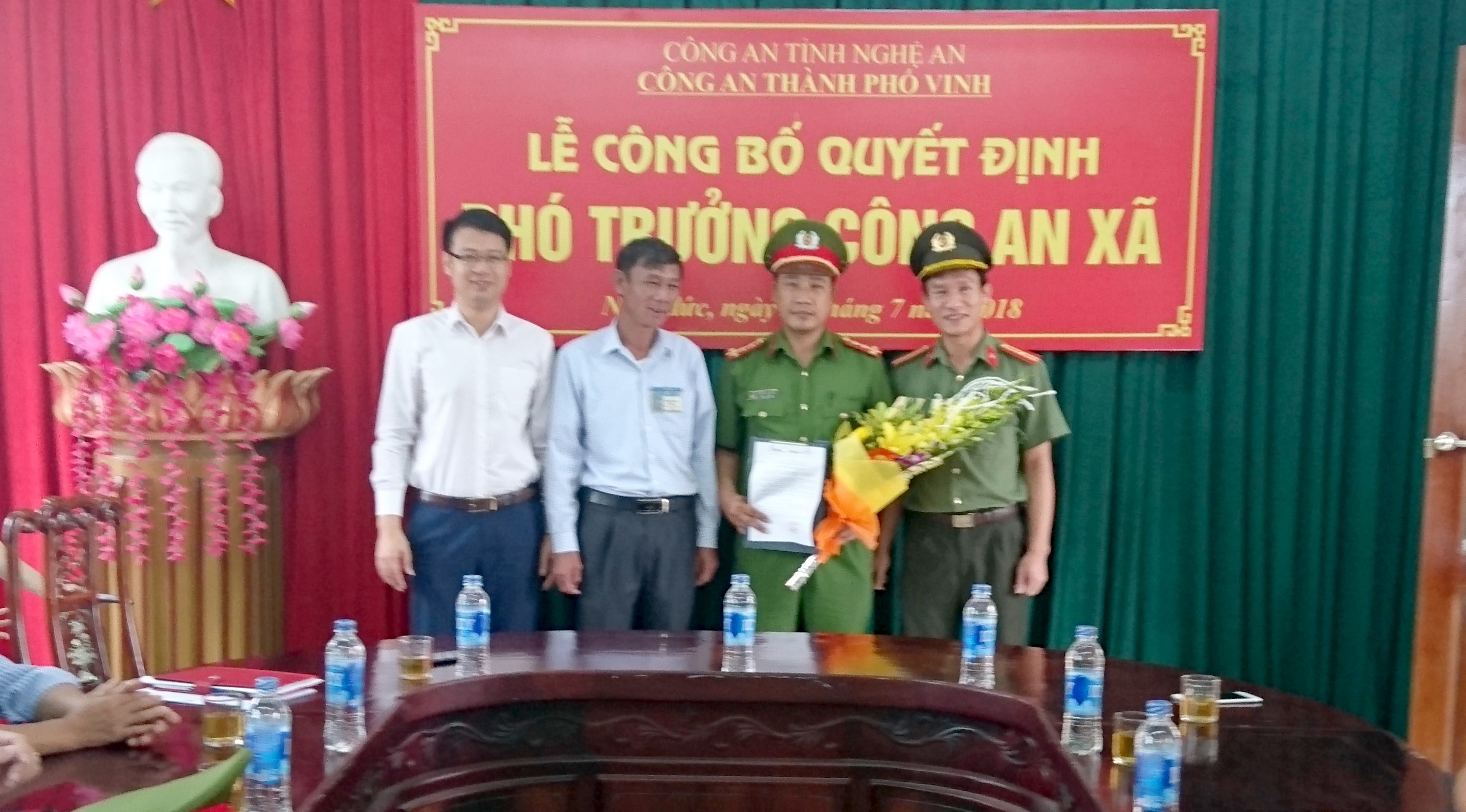 Công an thành phố Vinh đã điều động Đại úy Đàm Ngọc Hưng sinh năm 1981, là cán bộ Đội xây dựng phong trào và quản lý công an xã, bảo vệ dân phố về đảm nhiệm chức danh phó trưởng công an xã Nghi Đức thành phố Vinh