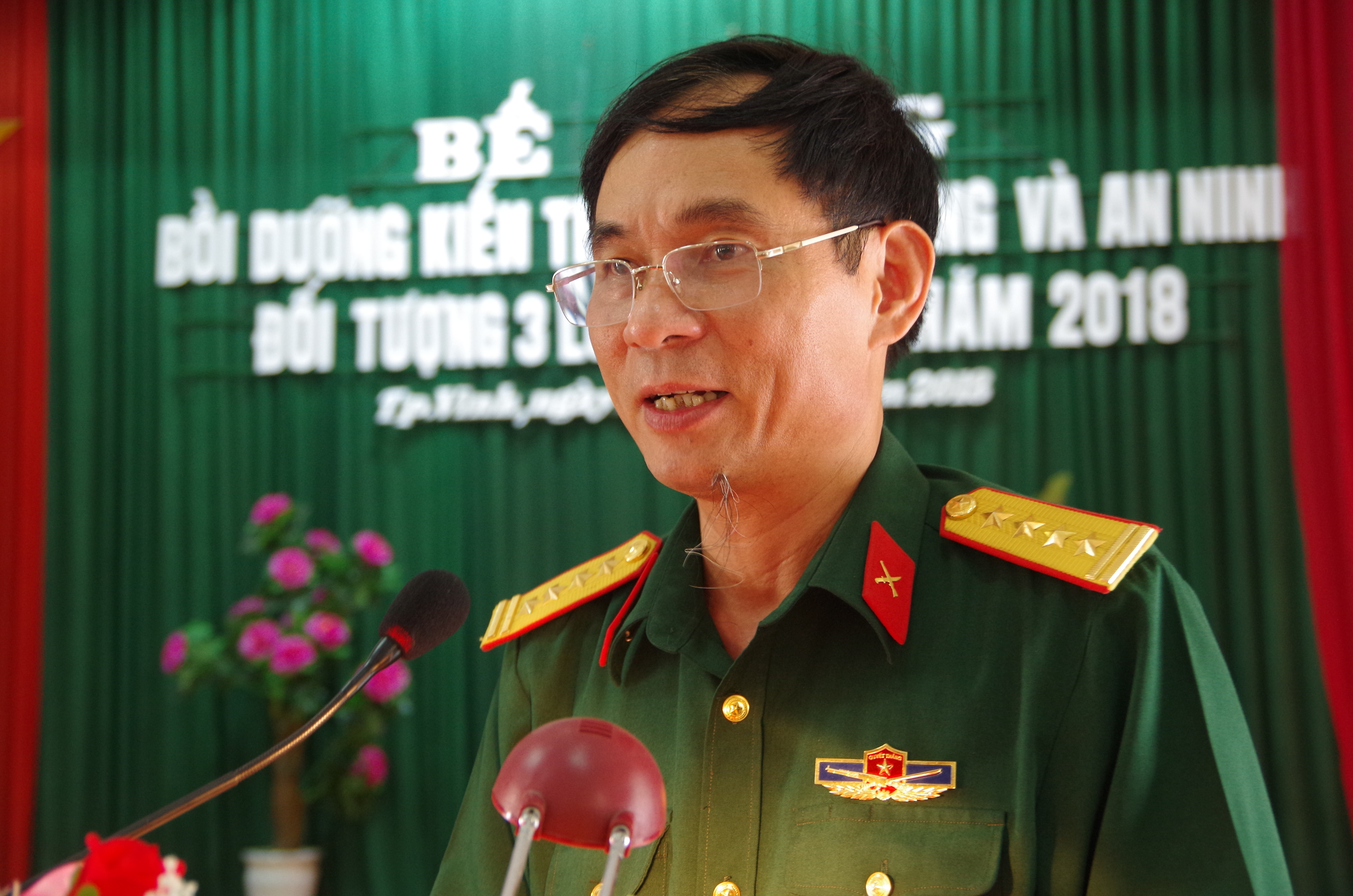 Tới dự lễ bế mạc có Đại tá Trần Văn Hùng - Ủy viên BTV Tỉnh ủy, Chỉ huy trưởng Bộ CHQS tỉnh. Ảnh: Hoàng Long