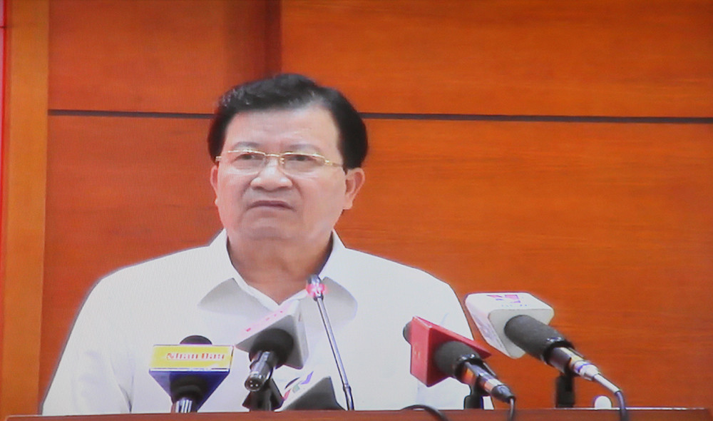 Phó Thủ tướng Chính Phủ Trịnh Đình Dũng yêu cầu các địa phương và bộ ngành cần tiếp tục các biện pháp hiệu quả để tiến tới gỡ bỏ 