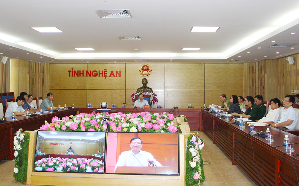 Nghệ An tham gia Hội nghị trực tuyến dưới sự chủ trì của Phó Chủ tịch UBND tỉnh Đinh Viết Hồng. Ảnh: Phú Hương