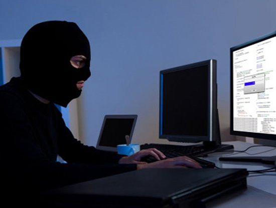 Để người dùng tin tưởng vào thông tin của mình, hacker thường sử dụng các thông tin 