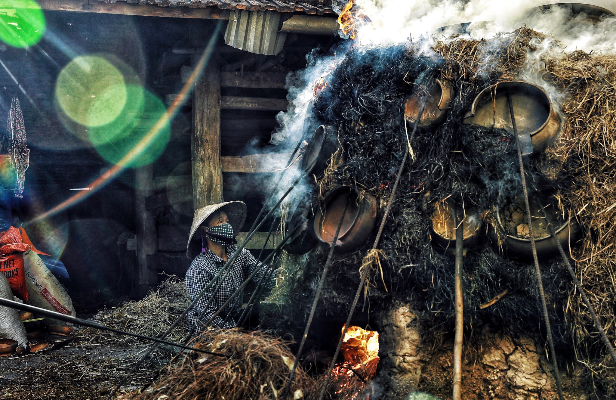 Nằm cách thị trấn Đô Lương 20km về phía Đông Nam, làng Trù Sơn lâu nay vẫn nổi tiếng với nghề làm nồi đất nung. Không chỉ là một làng nghề, Trù Sơn còn là một địa danh du lịch có tiếng nhờ vẻ đẹp bình dị của một làng quê truyền thống. Ảnh: Hải Vương
