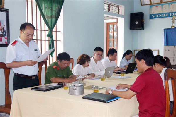 Đoàn thanh tra liên ngành kiểm tra việc nợ đọng bảo hiểm xã hội tại Công ty CP Thủy sản Nghệ An. Ảnh - tư liệu.