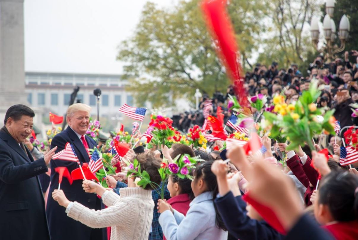 Tổng thống Mỹ Donald Trump và Chủ tịch Trung Quốc Tập Cận Bình tại lễ đón bên ngoài Đại lễ đường Nhân dân ngày 9/11/2017 ở Bắc Kinh, Trung Quốc. Ảnh: Nhà Trắng