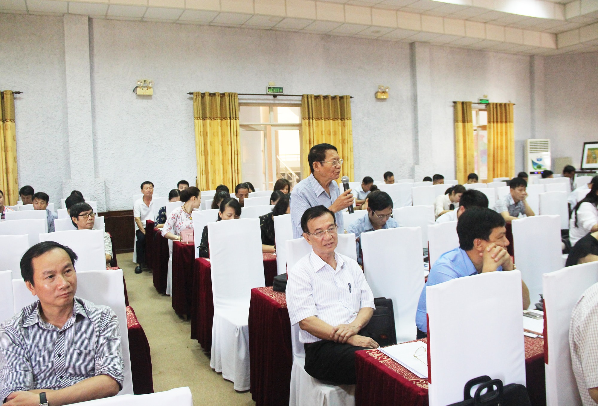 Nhà báo Trần Văn Hiền (Tạp chí Người Làm báo Việt Nam) lo lắng 