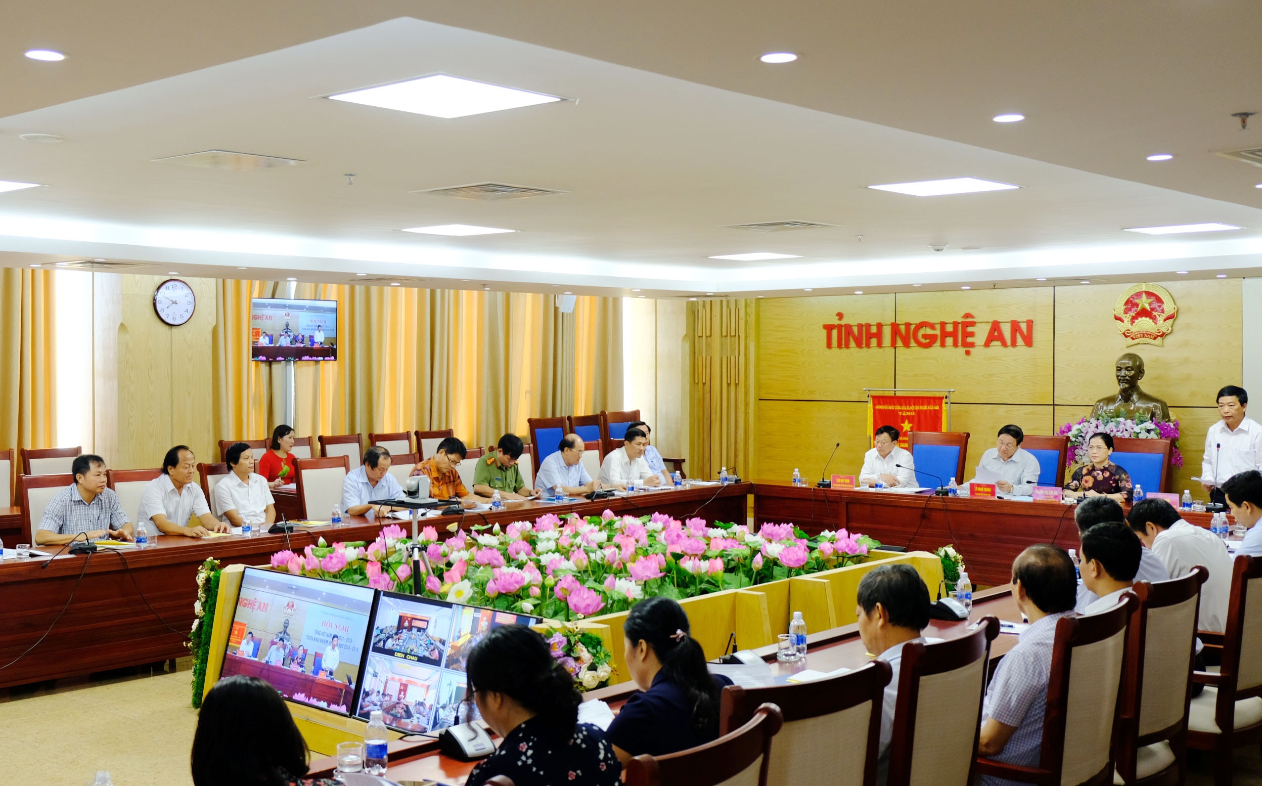Hội nghị trực tuyến được tổ chức đồng thời ở 21 huyện, thành, thị. Ảnh: Mỹ Hà