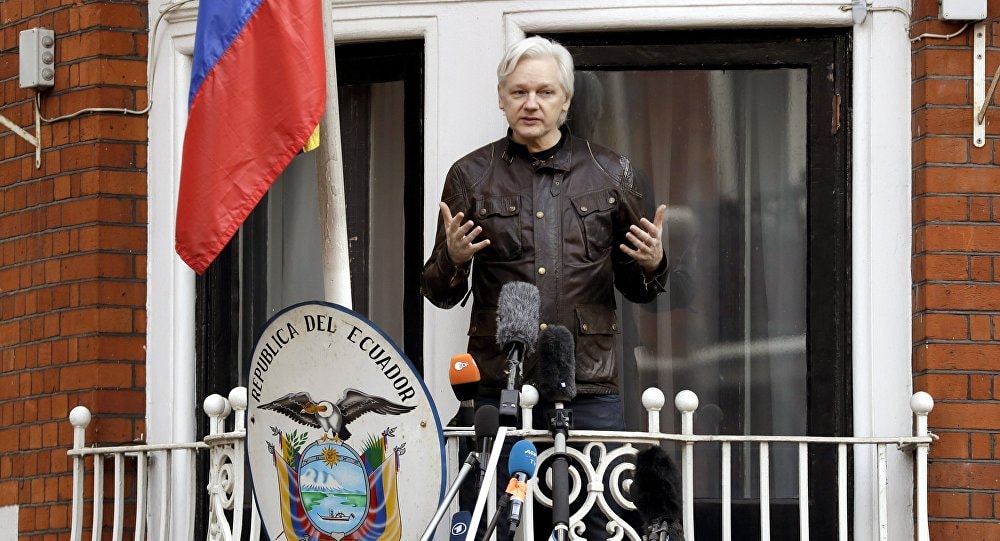 Julian Assange. Ảnh: AP