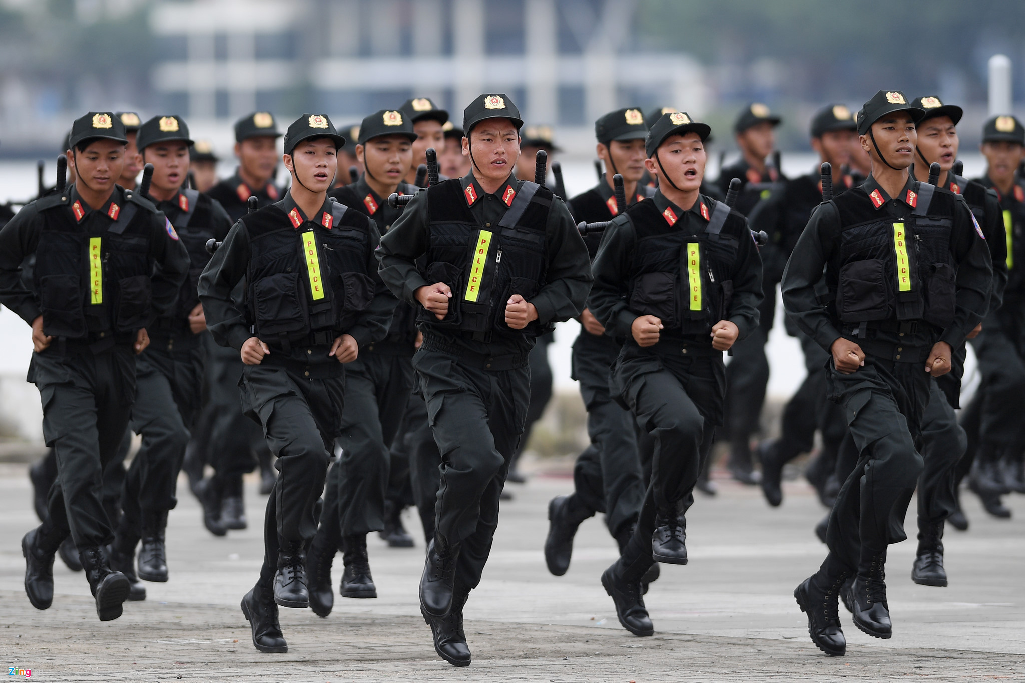 Lực lượng cảnh sát cơ động tập luyện sẵn sàng bảo vệ an toàn tuyệt đối cho Tuần lễ cấp cao APEC 2017. Ảnh: zing