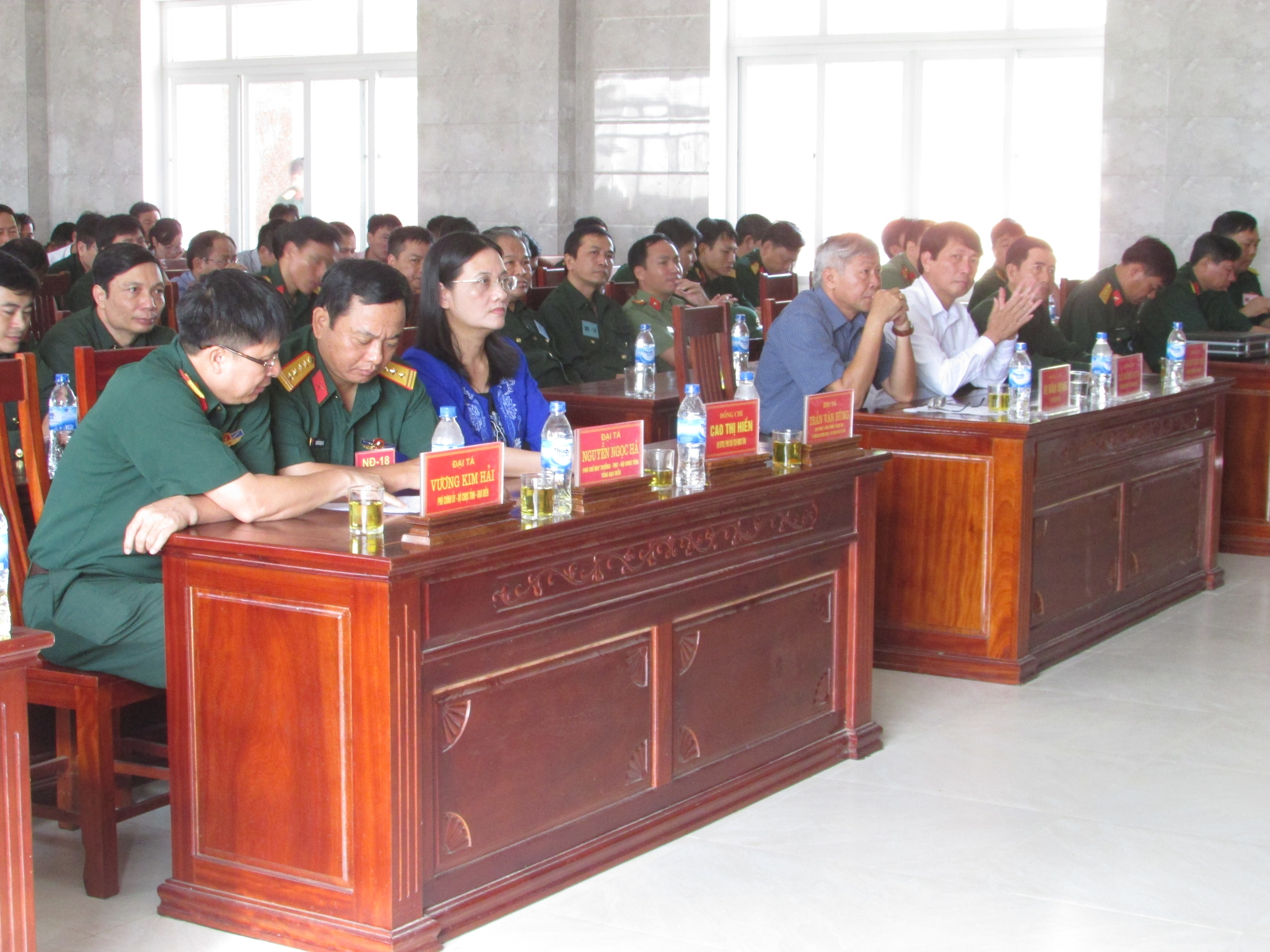 Các đại biểu dự lễ bế mạc diễn tập tại huyện Nghĩa Đàn. Ảnh: Thùy