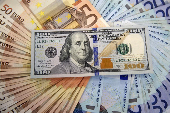 Bộ Tài chính Nga muốn chuyển từ đồng USD sang ruble và euro trong giao thương quốc tế /// Reuters