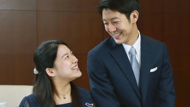 Quận chúa Ayako và hôn phu Kei Moriya /// Cơ quan nội chính Nhật Bản
