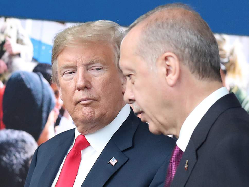 Tổng thống Mỹ Trump và Tổng thống Thổ Nhĩ Kỳ Erdogan tại một cuộc họp của NATO hồi tháng 7. Ảnh: EPA