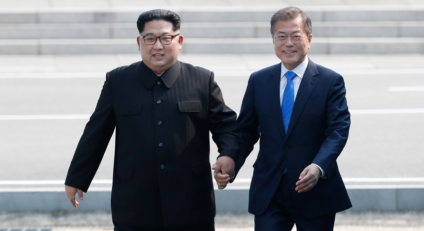 Lãnh đạo Triều Tiên - Hàn Quốc gặp nhau tại hội nghị thượng đỉnh lịch sử hồi tháng 4. Ảnh: Internet
