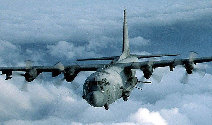 AC-130 là kết quả của việc chuyển đổi chiếc vận tải cơ C-130 thành một cụm hỏa điểm bay, với 2 pháo 20mm, 1 pháo 40mm,  và 1 lựu pháo 105m.