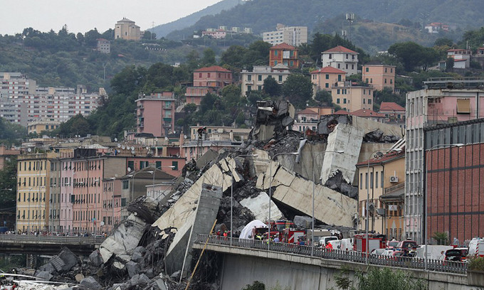 Khung cảnh 'như tận thế' sau vụ sập cầu cao tốc ở Italy