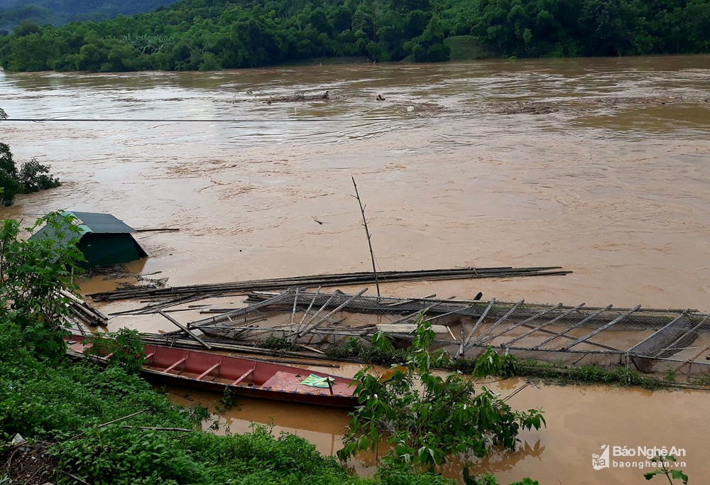 Mực nước sông ở khu vực các huyện Kỳ Sơn, Tương Dương dâng cao kỷ lục. Ảnh: Tư liệu