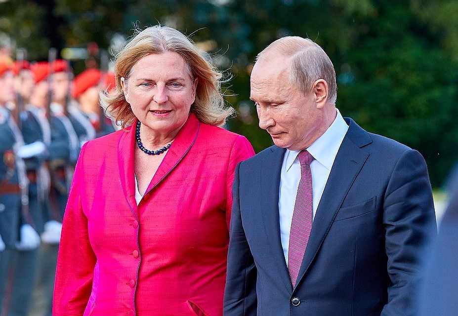 Ngoại trưởng Áo và Tổng thống Nga Vladimir Putin. Ảnh: Global 