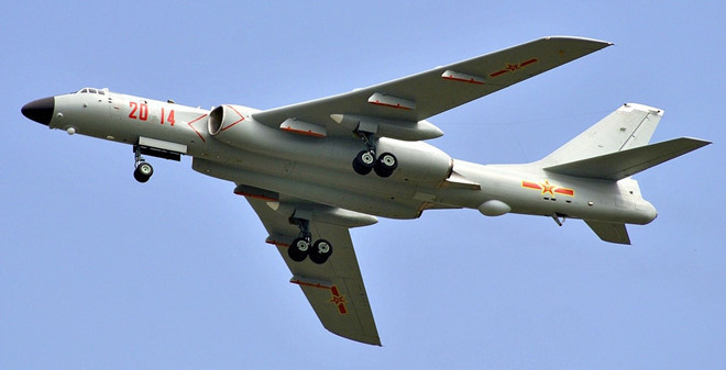 Máy bay ném bom hạng nặng H-6K của Trung Quốc. Ảnh: Tân Hoa xã.