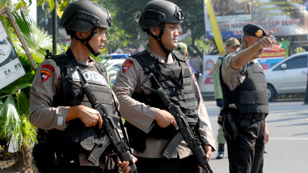 Indonesia-police-2249-1534597410.jpg