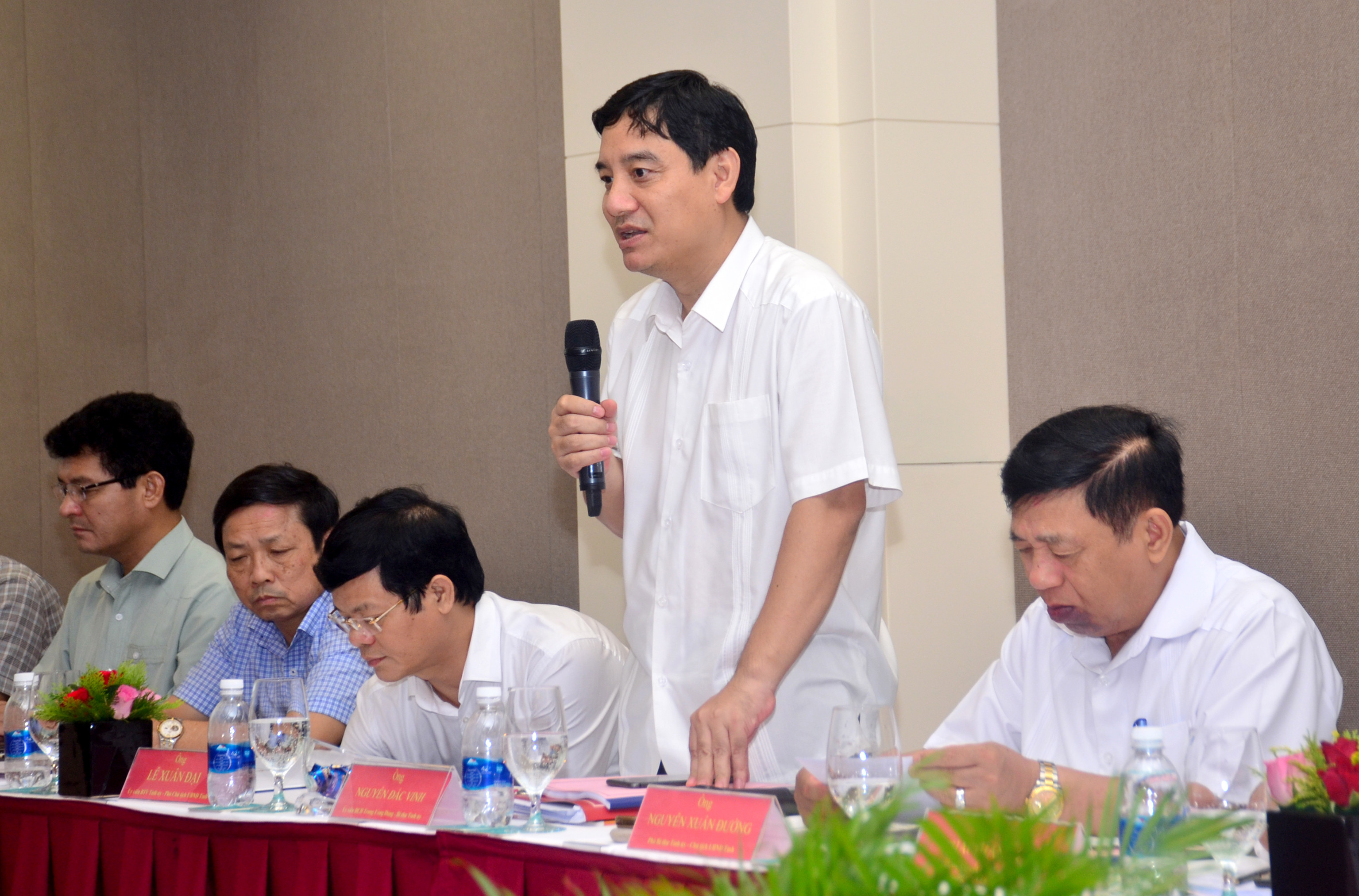 Bí thư Tỉnh ủy Nguyễn Đắc Vinh phát biểu tại cuộc làm việc. Ảnh: Thành Duy
