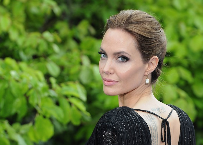 Xếp ngay sau Johansson là Angelina Jolie với 28 triệu USD. Minh tinh 43 tuổi sắp trở lại điện ảnh với vai chính trong bộ phim Disney 