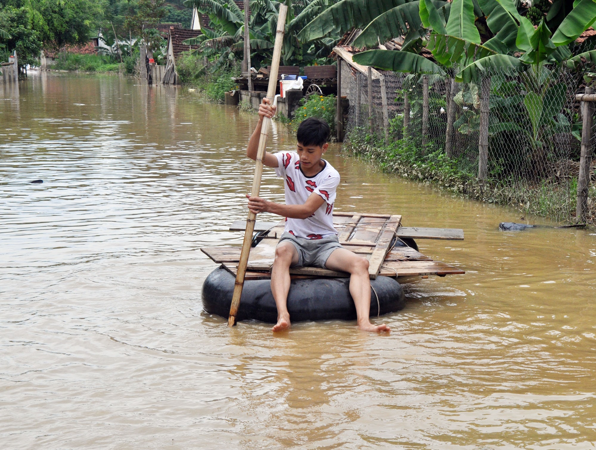 Những hộ không có thuyền phải dùng 