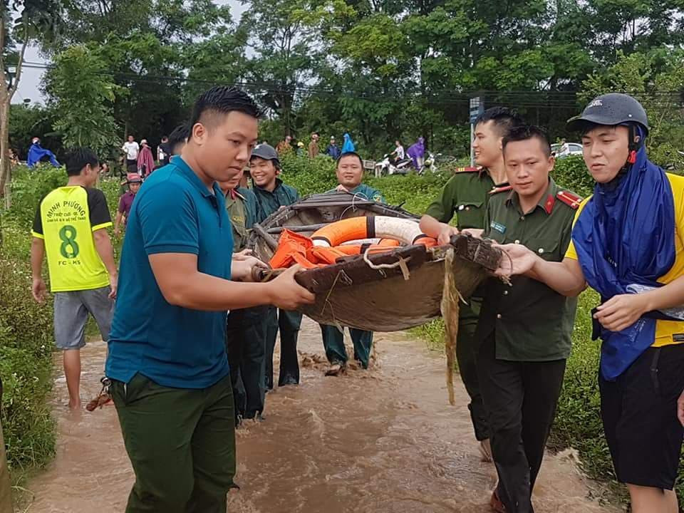 huyện đoàn đã huy động hơn 150 đoàn viên thanh niên và các đội thanh niên xung kích phối hợp với lực lượng vũ trang tích cực giúp nhân dân ứng phó với mưa lũ, ứng phó với mưa lũ, hạn chế mức thấp nhất thiệt hại do thiên tai gây ra tại các xã 